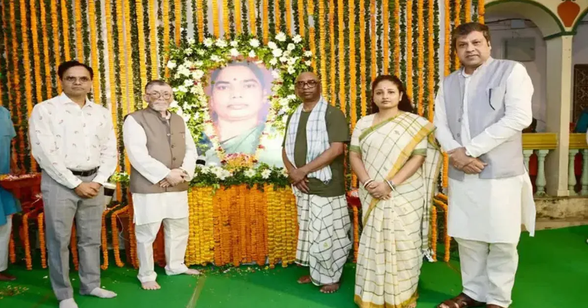 नेमरा पहुंचे राज्यपाल संतोष गंगवार, हेमंत सोरेन की मां रूपी सोरेन को दी श्रद्धांजलि