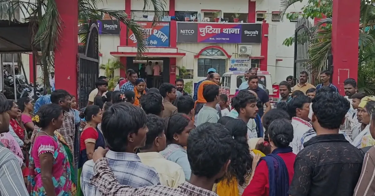 रांची के चुटिया थाना में हंगामा, ज्वेलरी दुकान में तोड़फोड़ के बाद बढ़ा विवाद