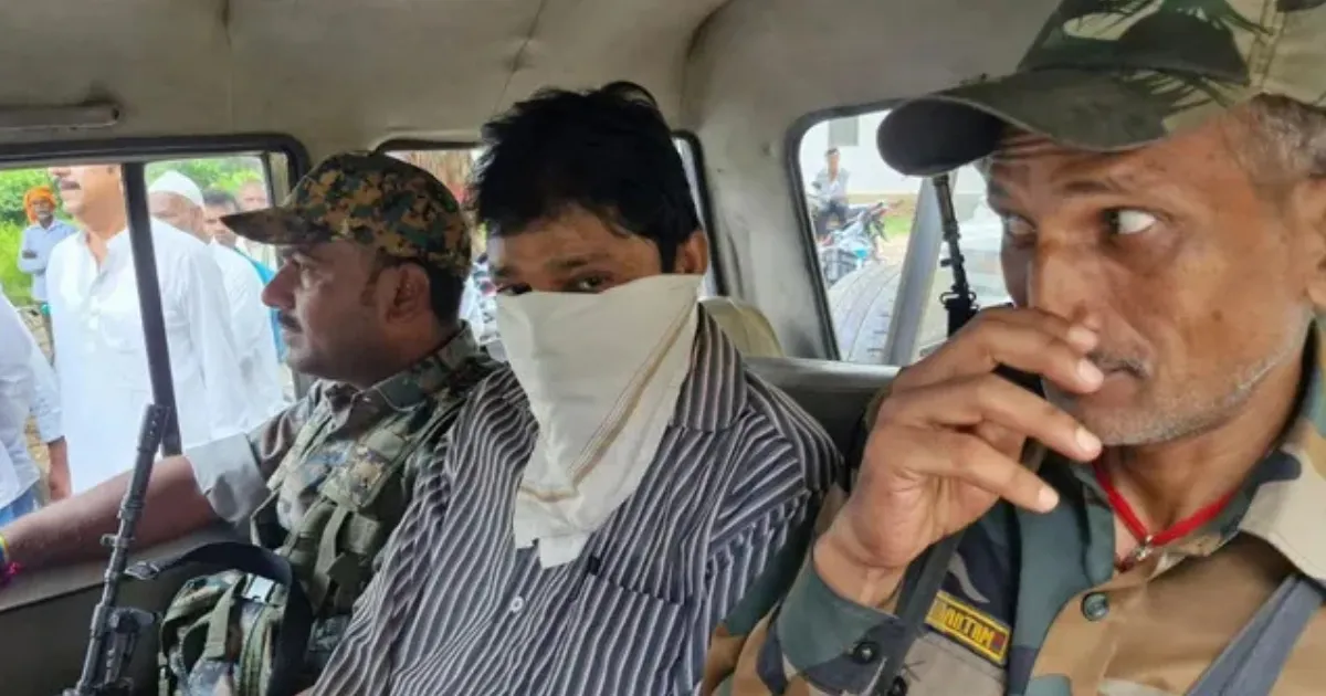चतरा में म्यूटेशन के नाम पर 10 हजार रुपये की रिश्वत लेते राजस्व कर्मचारी गिरफ्तार, ACB की कार्रवाई