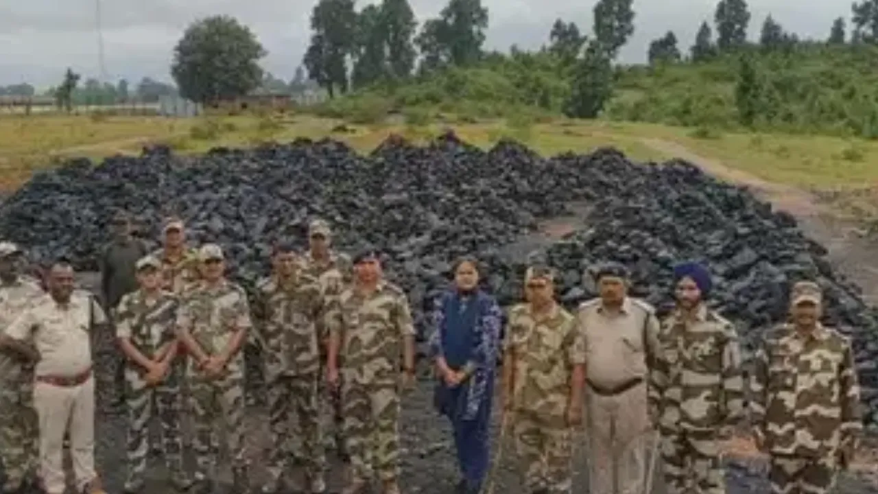  फुलबसिया के गोली टांड़ चेक पोस्ट पर CISF की कार्रवाई, कोयला लदे दो हाइवा जब्त
