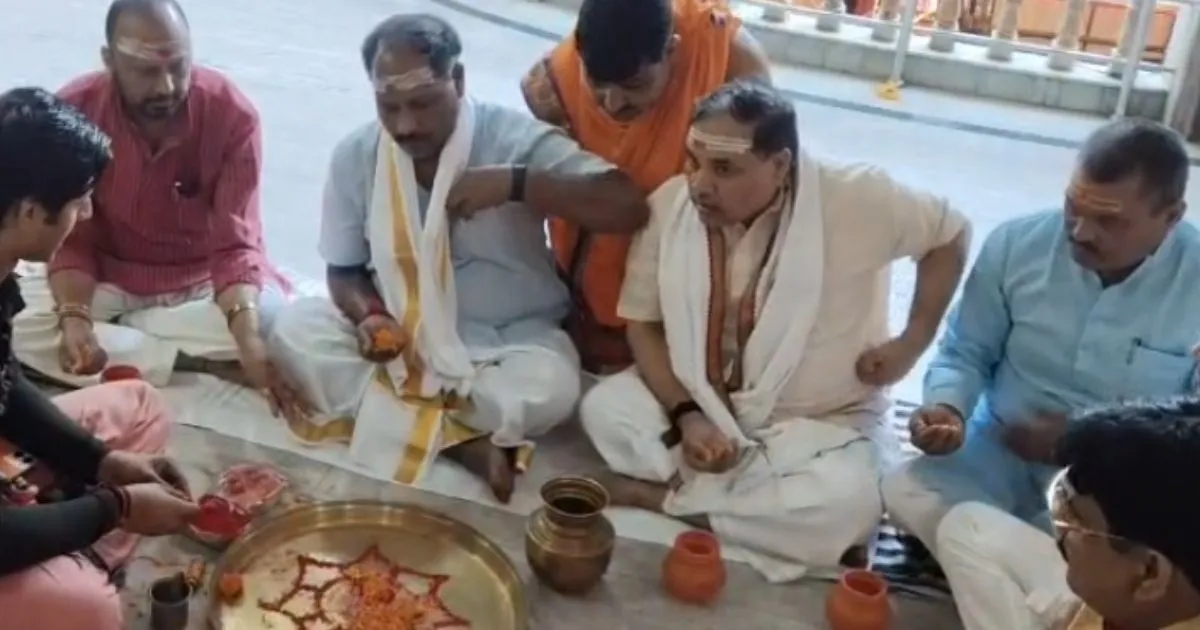 बाबा बैद्यनाथ की शरण में पवन साय और कर्मवीर सिंह, संगठन की नई जिम्मेदारी से पहले रुद्राभिषेक कर मांगा आशीर्वाद