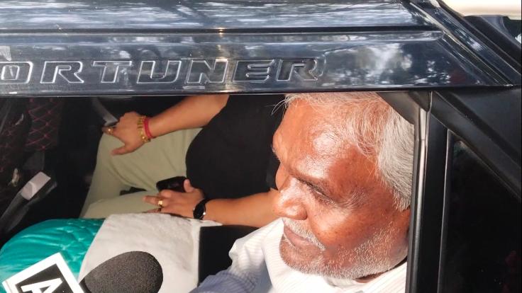 Breaking: लोबिन ने चंपई से की बंद कमरे में गुफ्तगू, चंपई ने भाजपा में शामिल होने की अटकलें को किया खारिज