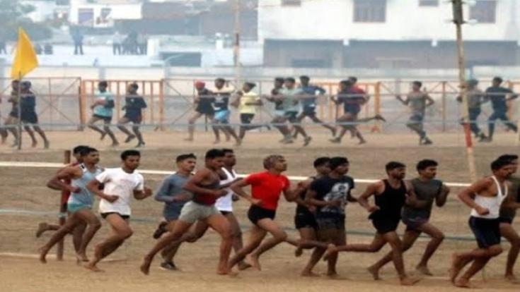 नौकरी की दौड़ पर लगी ब्रेक, 12 अभ्यर्थियों की मौत के बाद जगी सरकार