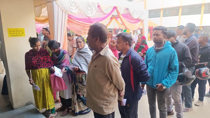 झारखंड के 43 विधानसभा सीटों पर वोटिंग शुरू, 15344 बूथों पर हो रहा मतदान