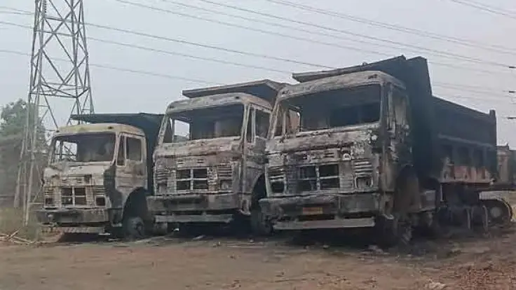 लाठीचार्ज के विरोध में बोकारो बंद, प्रदर्शनकारियों ने 6 वाहनों को फूंका, डीसी ने BSL के GM को गिरफ्तार करने का दिया आदेश