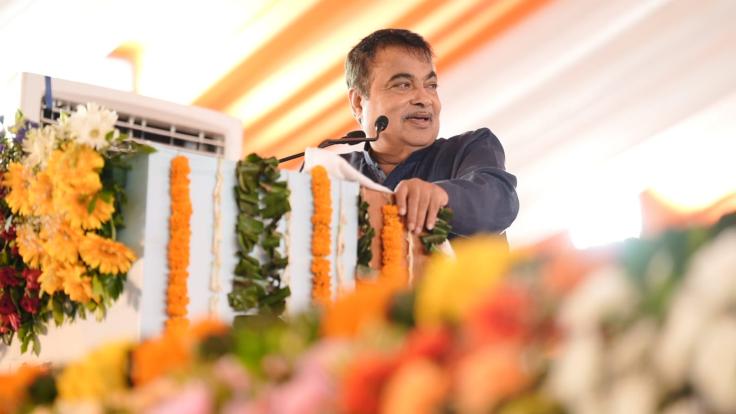 नितिन गडकरी को जाना था रांची, पहुंच गए गया…