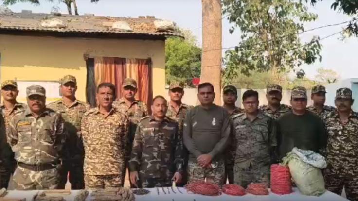 गिरिडीह में नक्सलियों के मंसूबे नाकाम, खुखरा जंगल से भारी मात्रा में विस्फोटक बरामद