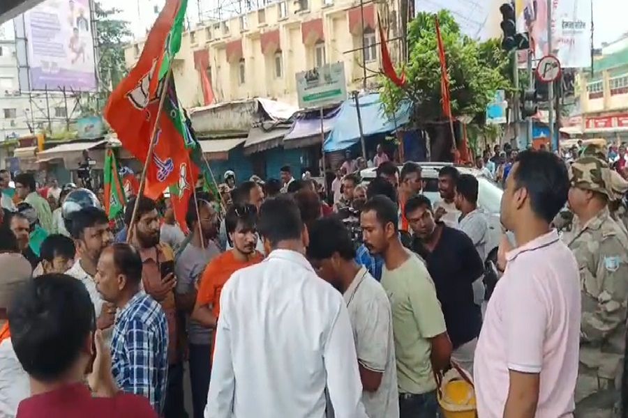 झारखंड विधानसभा में JPSC-JSSC पर हंगामा, वेल में उतरा सत्ता पक्ष-विपक्ष; बाहर ABVP का प्रदर्शन, बंद के दौरान BJP-पुलिस में धक्का-मुक्की