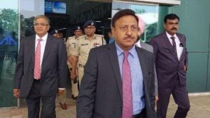 झारखंड पहुंची निर्वाचन आयोग की टीम, अफसरों और राजनीतिक दलों के साथ बैठक