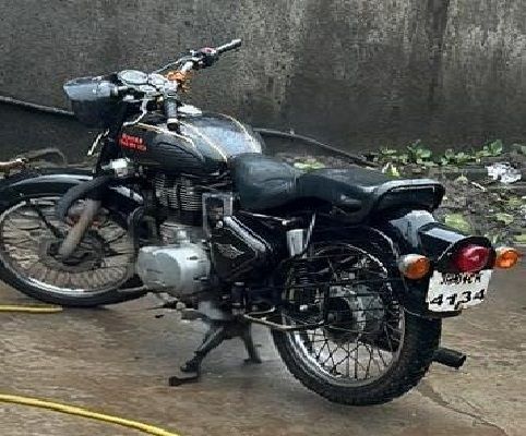 रांची के लालपुर इलाके से बुलेट बाइक चोरी, CCTV में कैद हुए तीन अपराधी