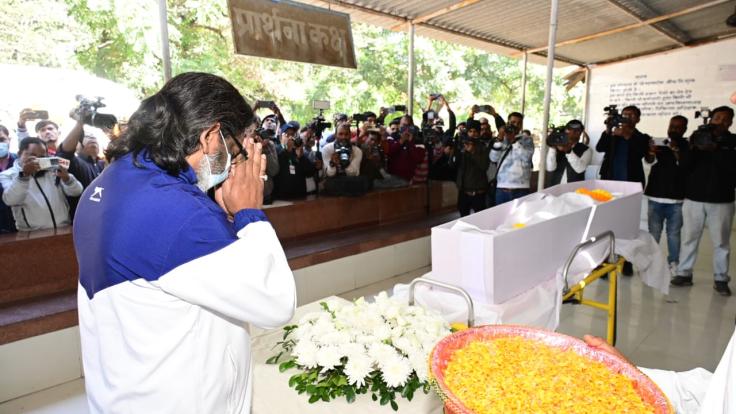 भगवान बिरसा मुंडा के परपोते मंगल मुंडा का निधन, सीएम हेमंत सोरेन ने जताया गहरा दुख