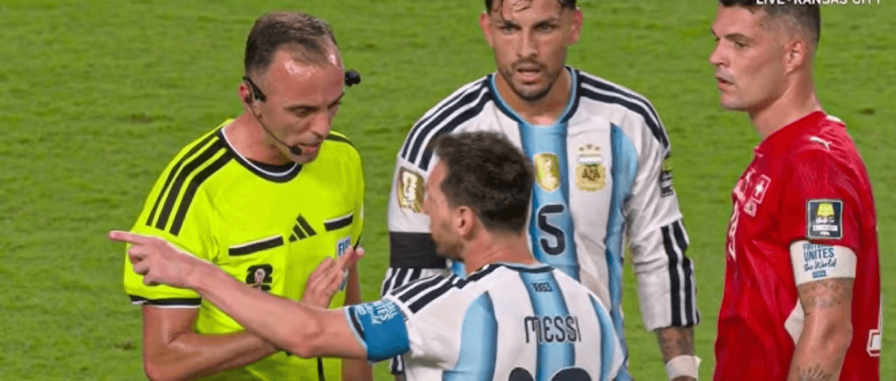 'तमीज से बात करो...' FIFA World Cup में रेफरी पर भड़के Messi, मैदान पर हुआ हाई-वोल्टेज ड्रामा