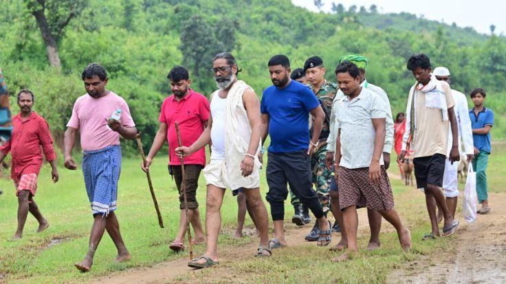 नेमरा की गलियों और पगडंडियों पर सरकार