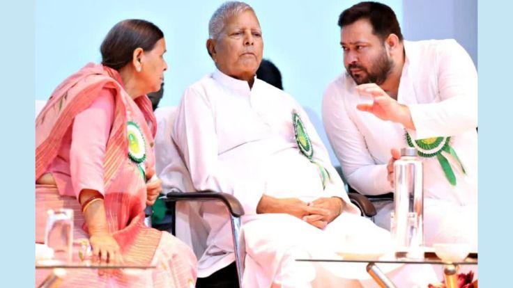 IRCTC घोटाला केस: लालू यादव को बड़ा झटका, तेजस्वी और राबड़ी देवी पर भी आरोप तय