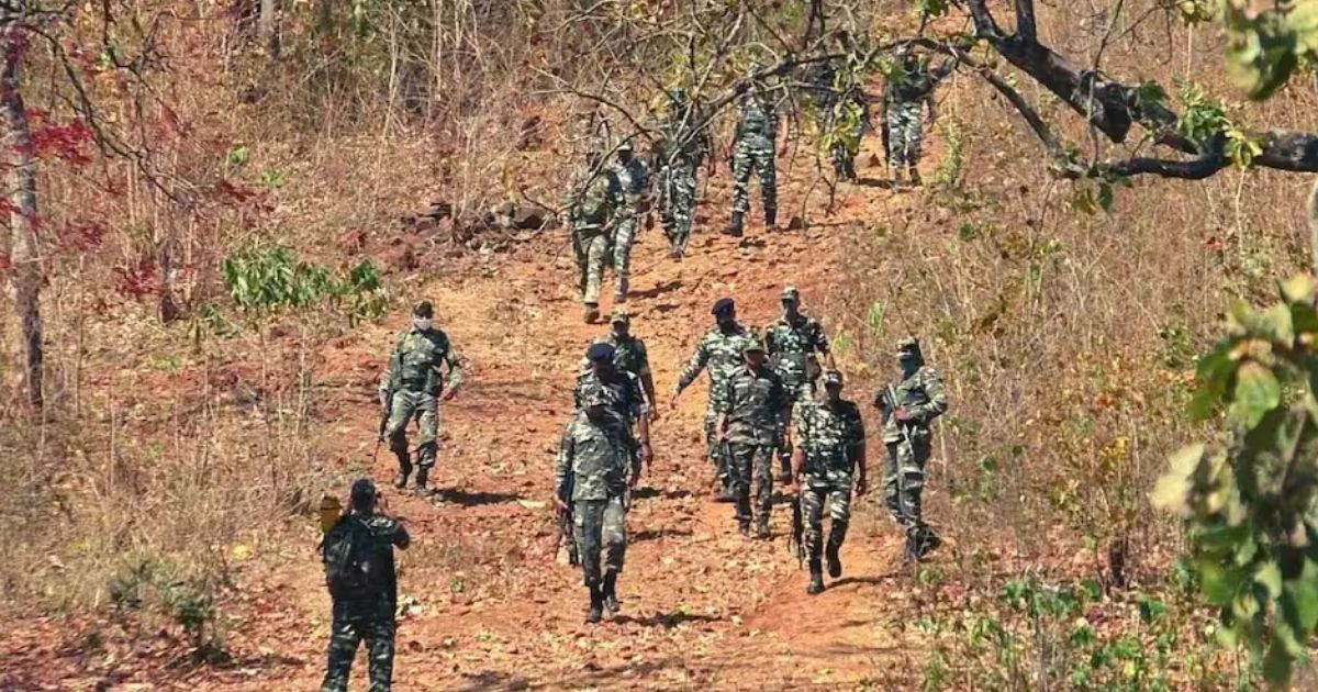 छत्तीसगढ़ में सुरक्षा बलों और नक्सलियों में बड़ी मुठभेड़, मारे गये 12 नक्सली, 3 जवान भी शहीद