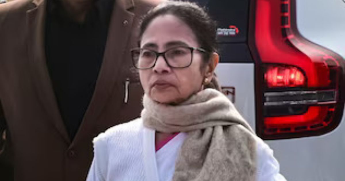 कोलकाता में ED की रेड के बीच पहुंचीं CM ममता बनर्जी, बोलीं - पार्टी दस्तावेज चुराने की कोशिश