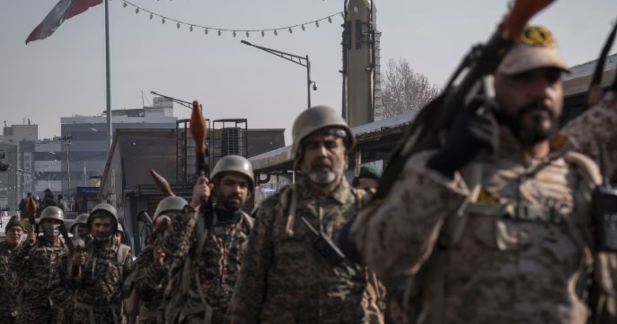 तेहरान में खामेनेई मुख्यालय के पास भीषण भिड़ंत, MEK के 100 लड़ाके ढेर