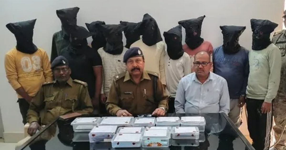 जंगल में बैठकर साइबर ठगी का ‘दफ्तर’ चलाते थे बदमाश, देवघर पुलिस ने 11 को दबोचा