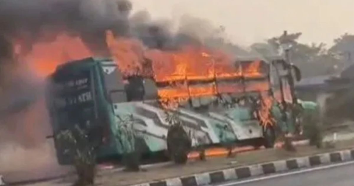 रांची में चलती बस में लगी आग