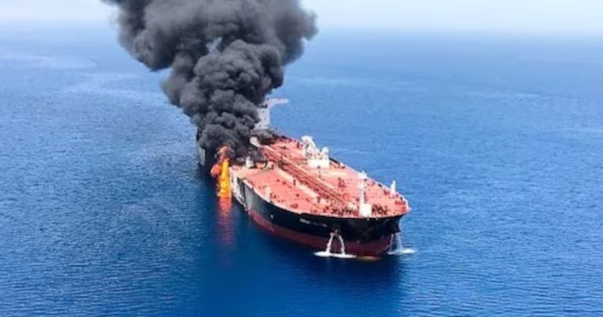 इराक के पास ऑयल टैंकर ‘सेफसी विष्णु’ पर हमला, भारतीय क्रू मेंबर की मौत; होर्मुज में बढ़ा तनाव, शिपिंग सुरक्षा पर भारत-ईरान में बातचीत