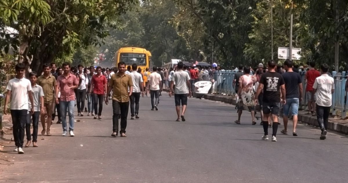 बंगाल चुनाव से पहले कोलकाता में हिंसा, टीएमसी-बीजेपी समर्थकों के बीच पथराव, कई घायल