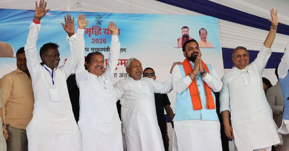 बिहार के अगले मुख्यमंत्री की अटकलें तेज, नीतीश ने सम्राट चौधरी के कंधे पर हाथ रख कह दिया “आगे यही सब काम करेंगे”