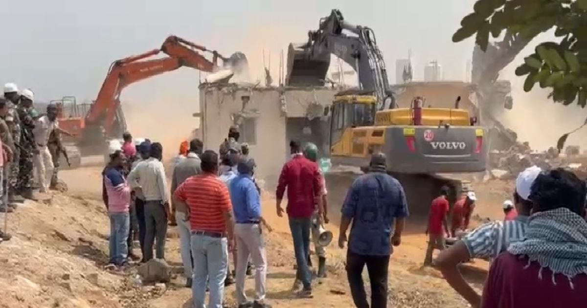 पूर्व मंत्री योगेंद्र साव के घर पर चला बुलडोजर, भारी पुलिस बल के बीच ध्वस्तीकरण