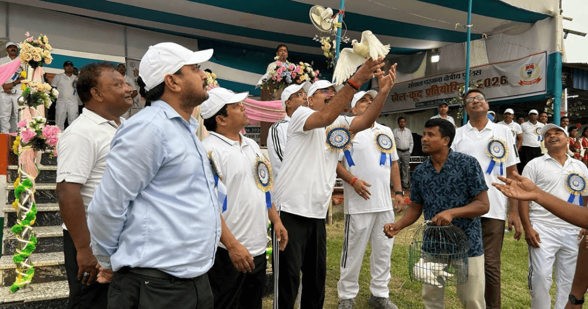 संताल परगना क्षेत्रीय पुलिस खेलकूद प्रतियोगिता का शुभारंभ, डीआईजी बोले- फील्ड गेम से होता है शारीरिक, मानसिक और बौद्धिक विकास
