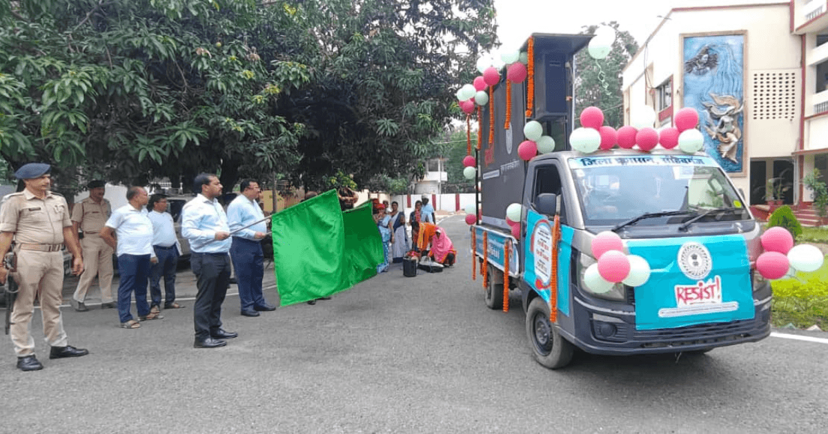 नशामुक्त समाज का संदेश लेकर निकला जागरूकता रथ, डीसी ने तस्करों को दी सख्त चेतावनी