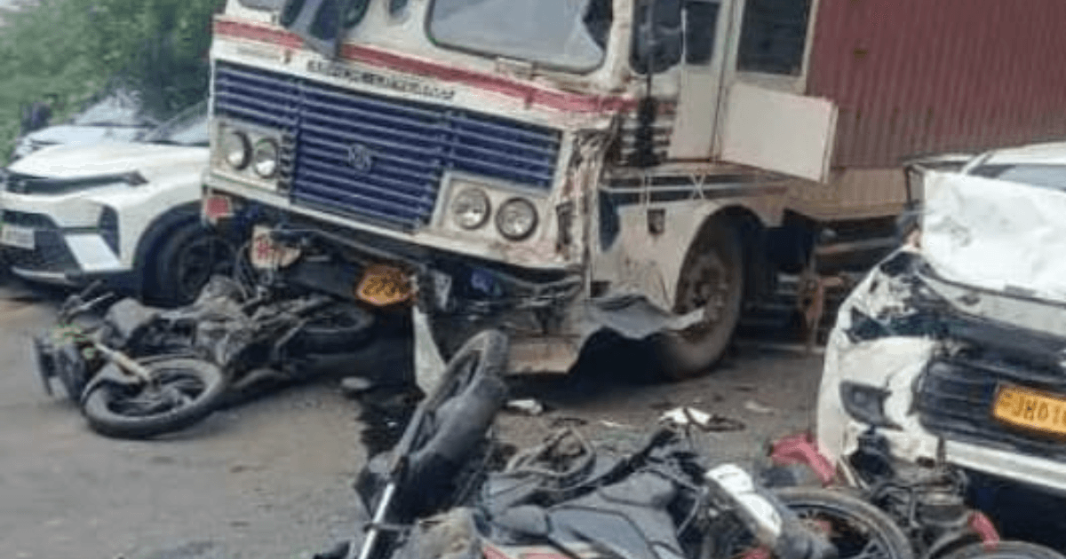 रामगढ़ : चुटुपालू घाटी में अनियंत्रित ट्रेलर का कहर, एक की मौत, 10 से ज्यादा घायल