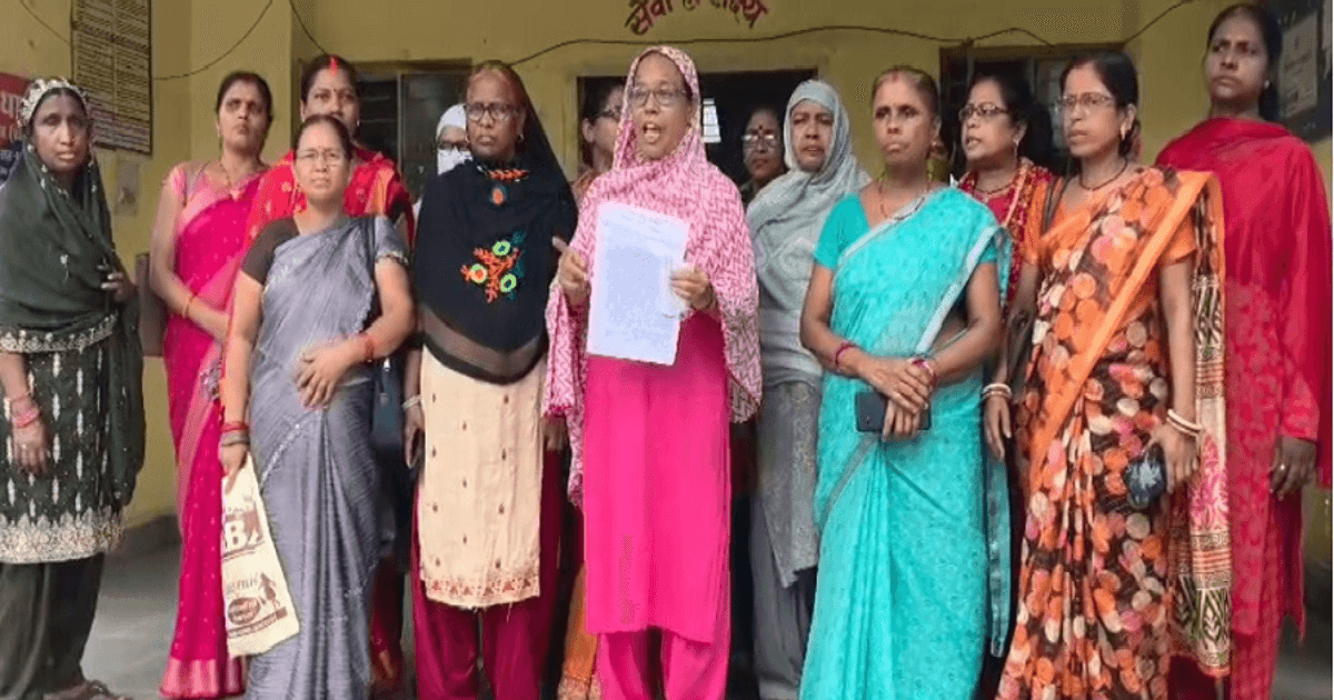 गिरिडीह: SIR कार्य के दौरान महिला BLO से मारपीट का आरोप, सुरक्षा की मांग को लेकर थाने पहुंचे कर्मी