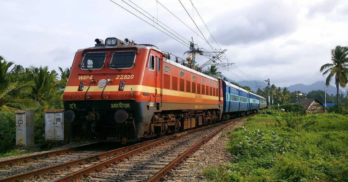 साहिबगंज-बड़हरवा रेलखंड पर ट्रेनों का परिचालन प्रभावित, कई ट्रेनें रद्द और डायवर्ट