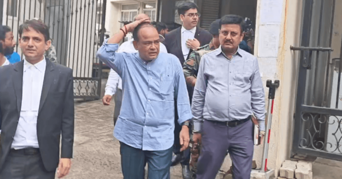 मंत्री इरफान अंसारी मानहानि मामले में कोर्ट पहुंचे, दो मुचलकों पर मिली जमानत