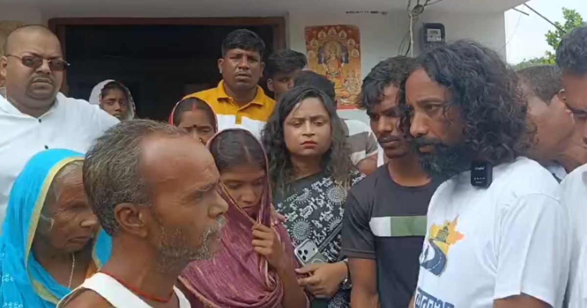 विधायक देवेंद्र कुंवर के घर कुक सोनू की मौत पर सियासत तेज, देवेंद्रनाथ महतो पहुंचे मृतक के घर