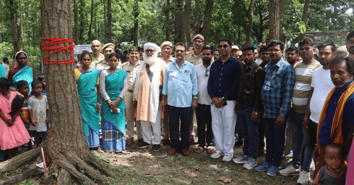 वृक्ष रक्षाबंधन कार्यक्रम आयोजित, ग्रामीणों और वनकर्मियों ने लिया वृक्ष संरक्षण का संकल्प