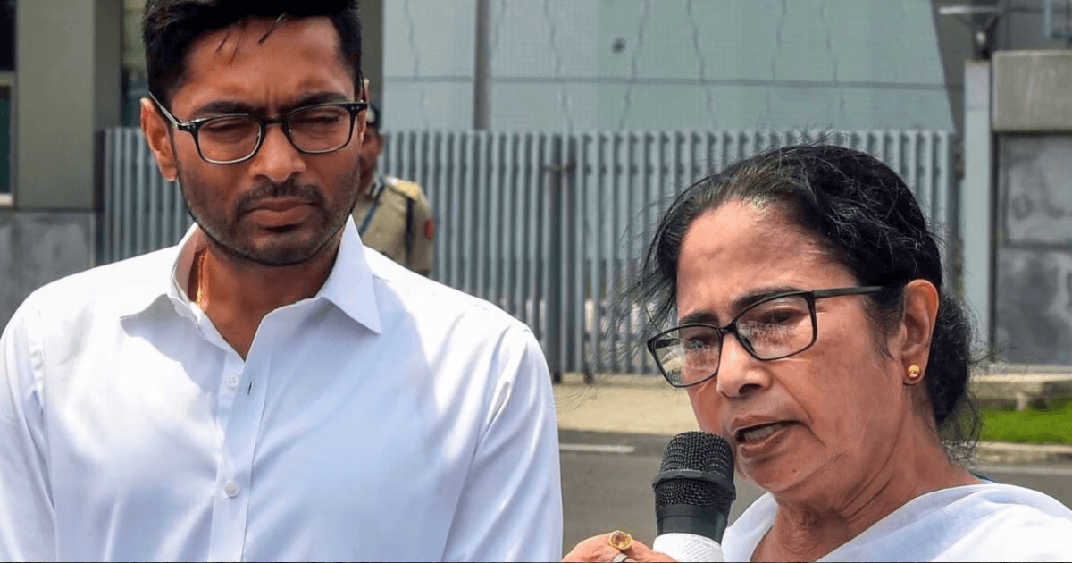 बंगाल की राजनीति में बड़ा ट्विस्ट: अभिषेक बनर्जी के घर आधी रात पुलिस की रेड, ताला तोड़कर घुसी टीम; पहुंचीं ममता बनर्जी