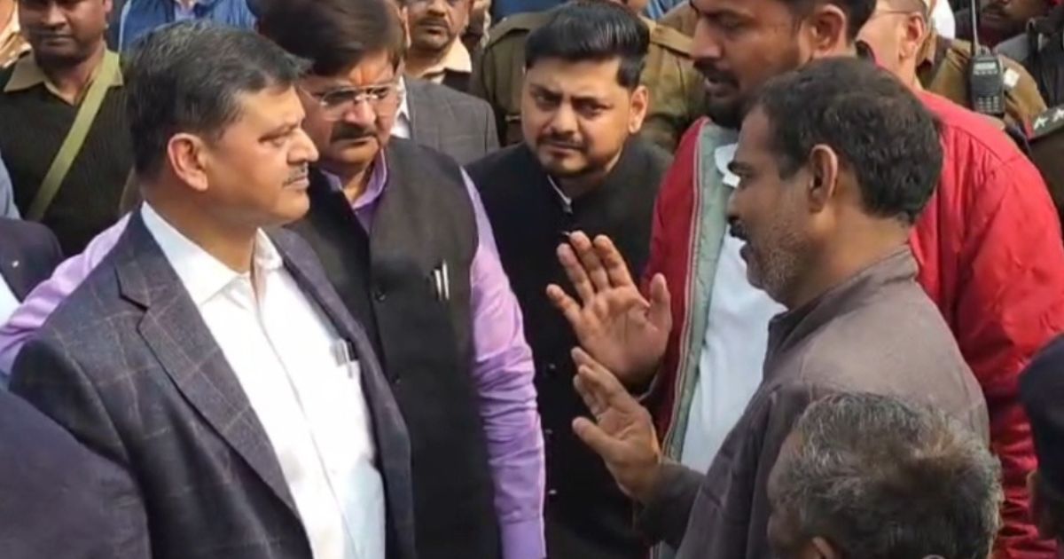 धनबाद में गैस रिसाव संकट: मुख्य सचिव ने केंदुआडीह का किया निरीक्षण, लोगों को सुरक्षा का भरोसा