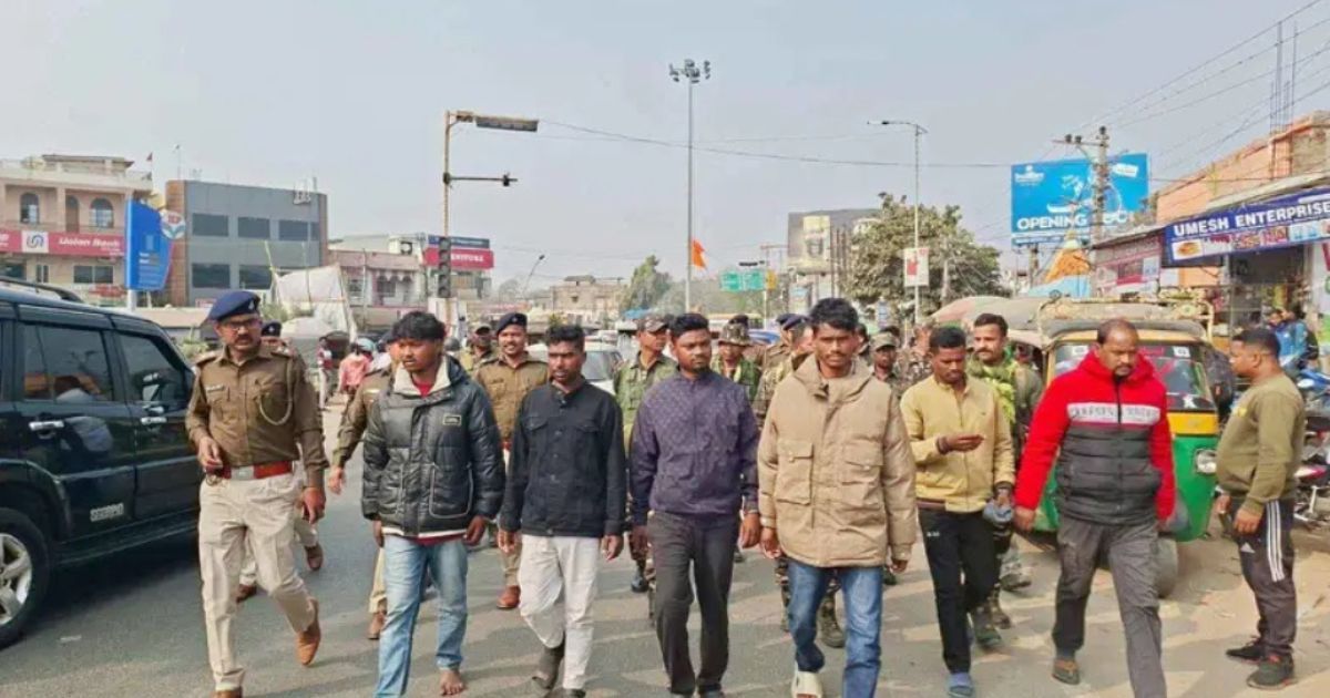 सोमा मुंडा हत्याकांड में 6 और आरोपियों को पुलिस ने किया गिरफ्तार, रोड पर कराई परेड