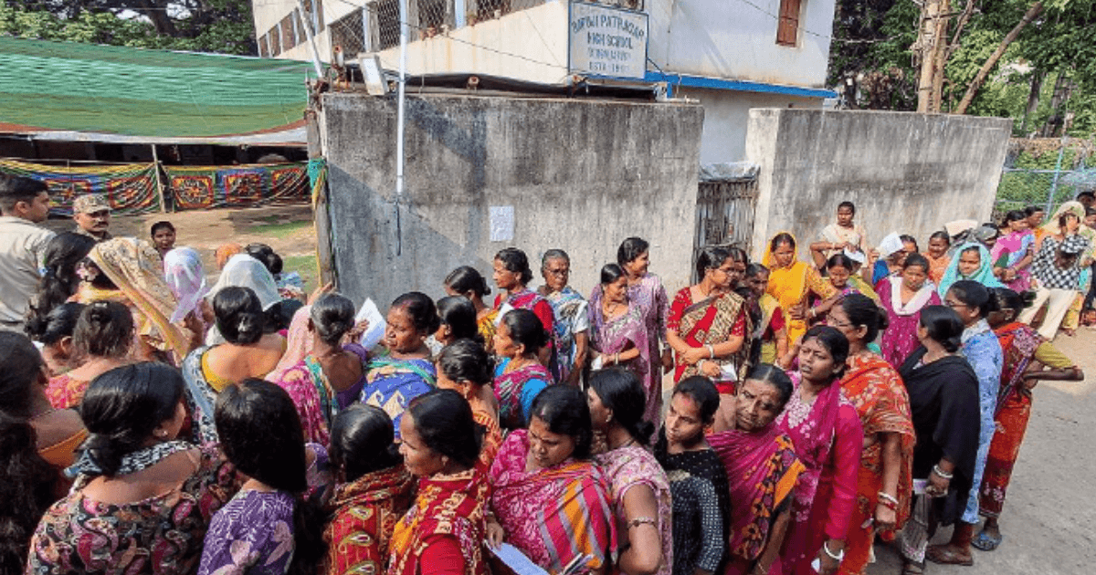 बंगाल चुनाव Phase-2 LIVE: बर्धमान में मतदान रोका, दोपहर 3 बजे तक 78.68% वोटिंग, कई बूथों पर तनाव