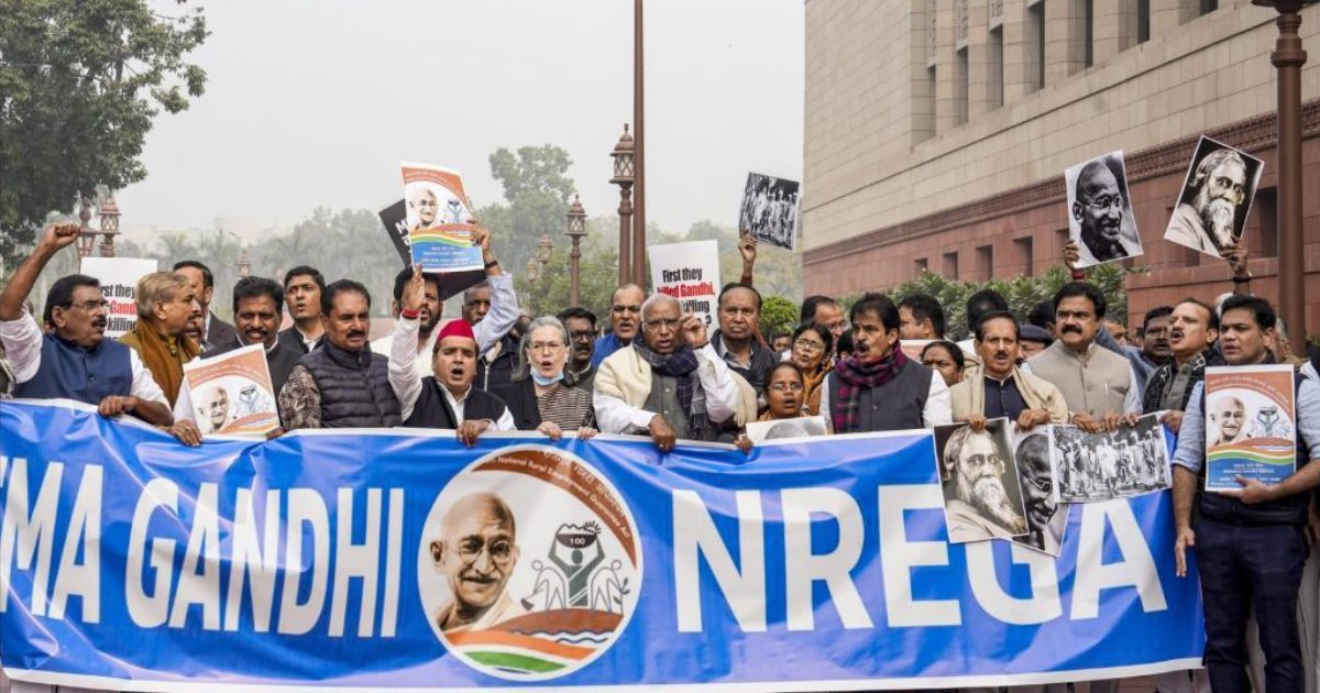 संसद में  ‘विकसित भारत-जी राम जी’ विधेयक का जोरदार विरोध, विपक्ष ने की नारेबाजी, प्रदर्शन 