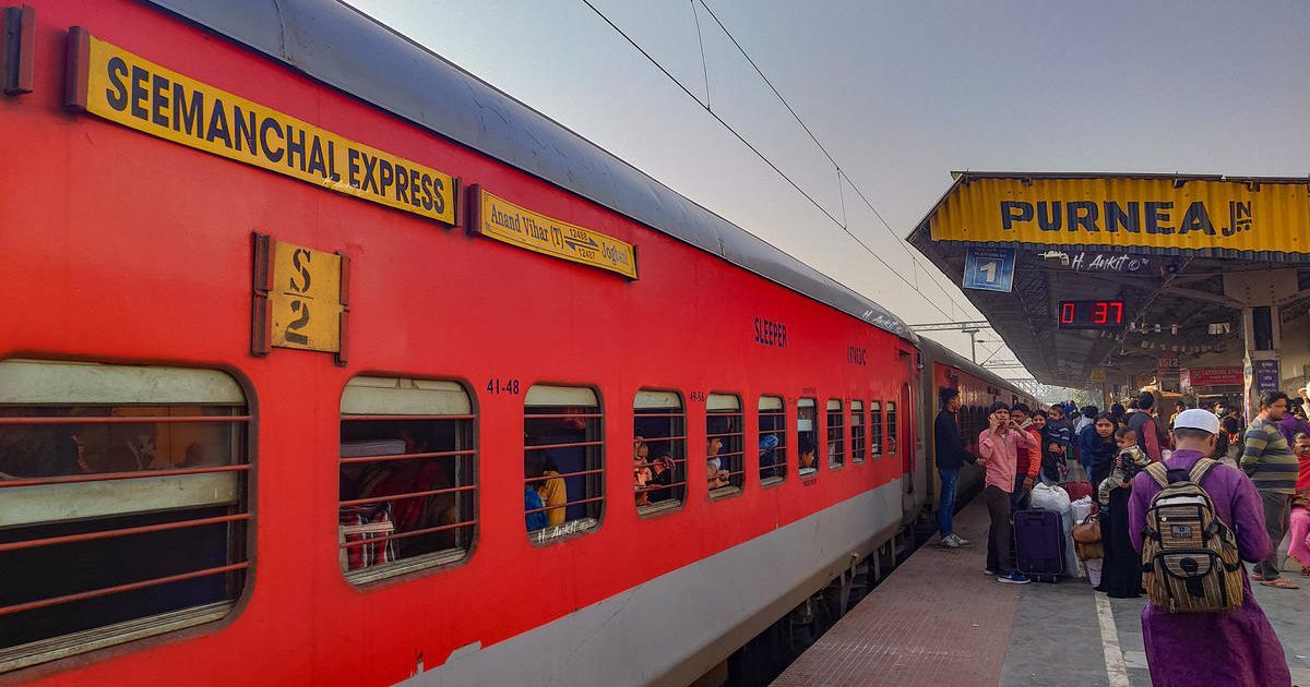 Bihar: सीमांचल एक्सप्रेस पर पथराव और फायरिंग, बदमाशों ने चेन पुलिंग कर रोकी ट्रेन, यात्रियों में दहशत