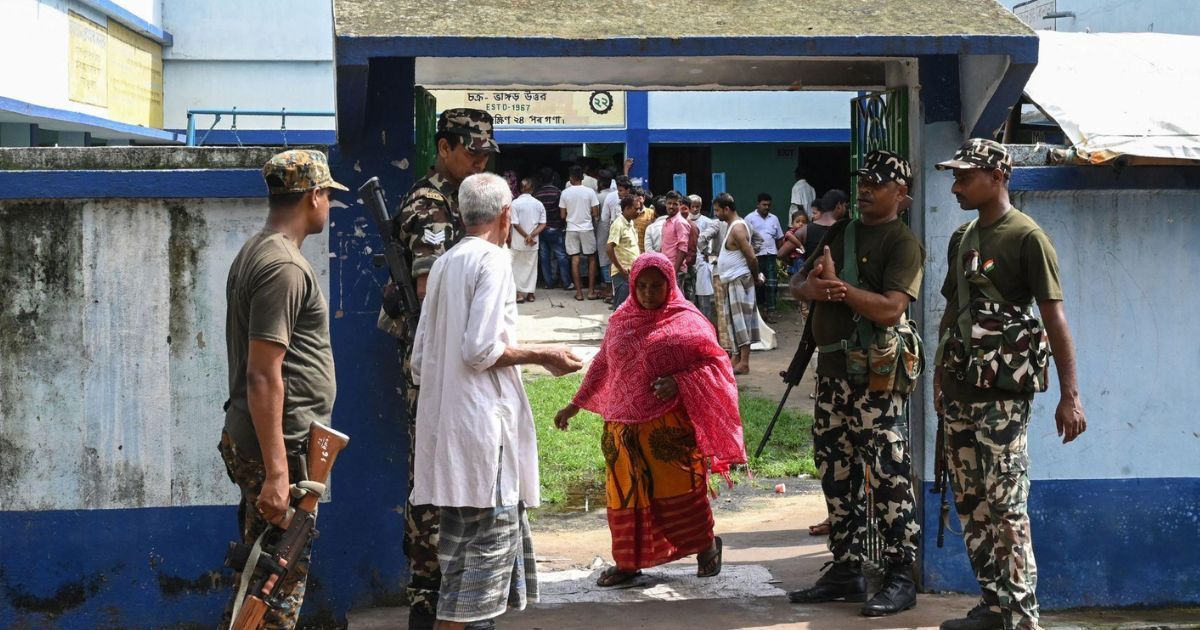  बंगाल चुनाव Phase-2 में 1 बजे तक 61.11% वोटिंग, EVM खराबी और हिंसा की छाया में जारी मतदान