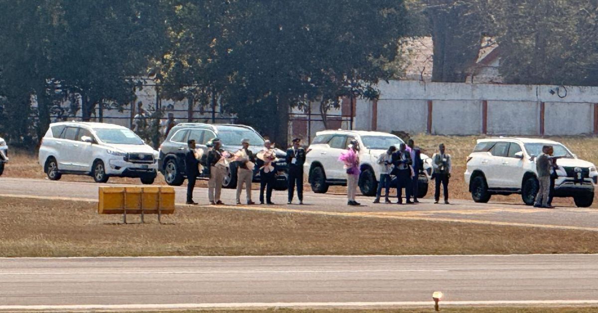 राष्ट्रपति द्रौपदी मुर्मु पहुंचीं जमशेदपुर, सोनारी एयरपोर्ट पर MI-17 हेलीकॉप्टर से लैंडिंग