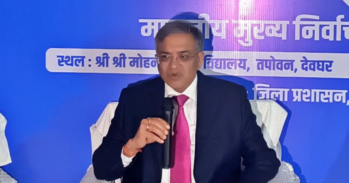 देवघर में मुख्य चुनाव आयुक्त ने बीएलओ से साथ किया संवाद, बोले- शुद्ध मतदाता सूची लोकतंत्र की रीढ़, कोई भी पात्र नागरिक न छूटे