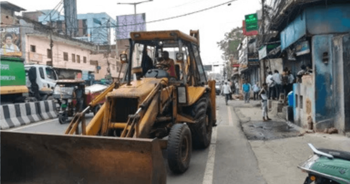 Ranchi News: रातू रोड से हरमू चौक तक चला नगर निगम का बुलडोजर, अतिक्रमण हटाने की कार्रवाई तेज