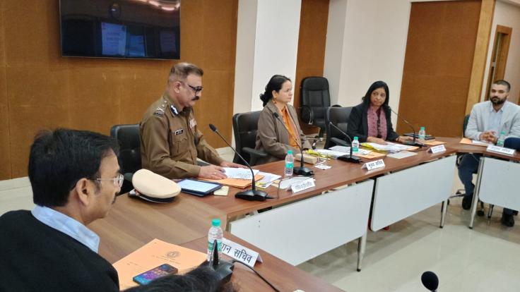 CS ने शुरू की पोस्ते की खेती खत्म करने की मुहिम, अफसरों से कहा : नशे के कारोबार पर कसें नकेल