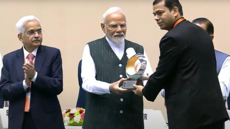 सरायकेला-खरसावां के डीसी रविशंकर शुक्ला को पीएम मोदी ने किया पुरस्कृत