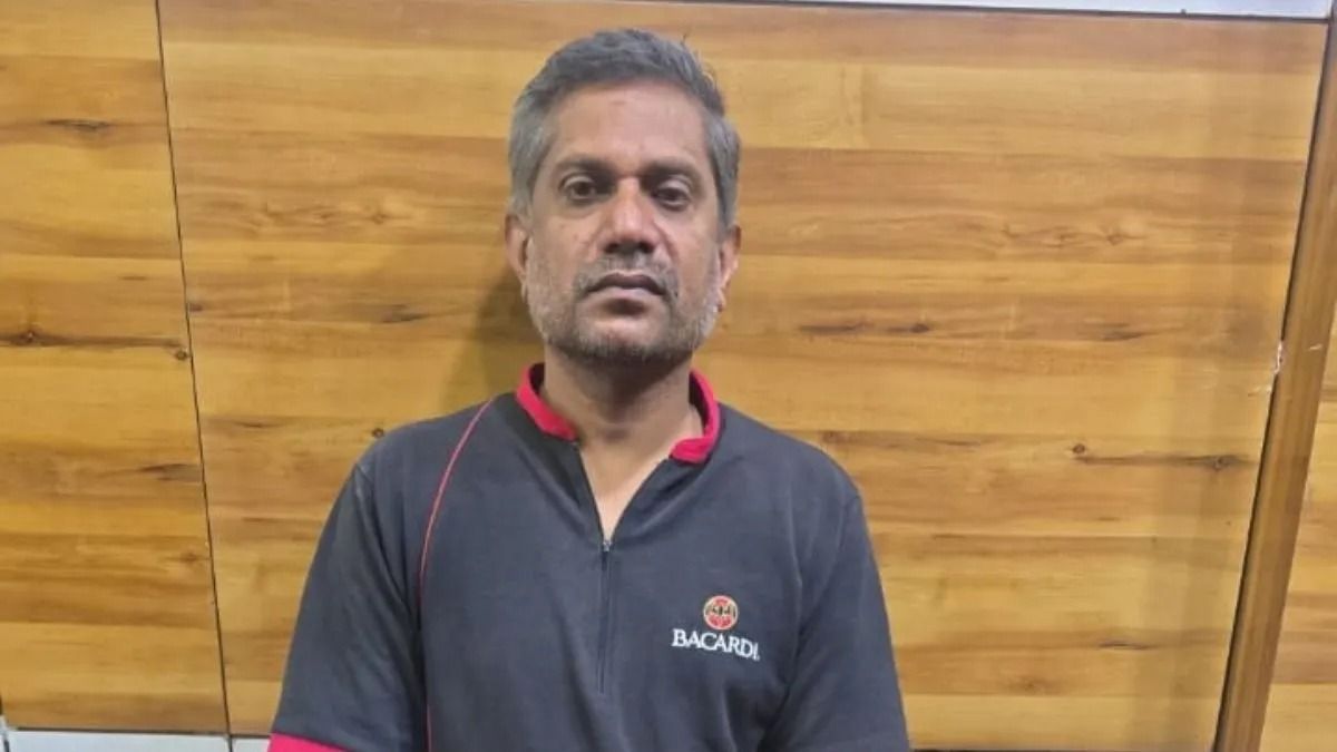 पकड़ा गया देशभर में बम धमकी की दहशत फैलाने वाला: मैसूर के श्रीनिवास लुईस ने भेजे 1100+ फर्जी ईमेल, दिल्ली हाईकोर्ट-स्कूलों को बनाया निशाना