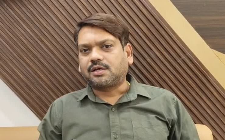 धनबाद ट्रेन उद्घाटन पर सियासी घमासान: लिखित आमंत्रण के बावजूद मेयर संजीव सिंह और रागिनी सिंह को अंतिम समय में रोका गया