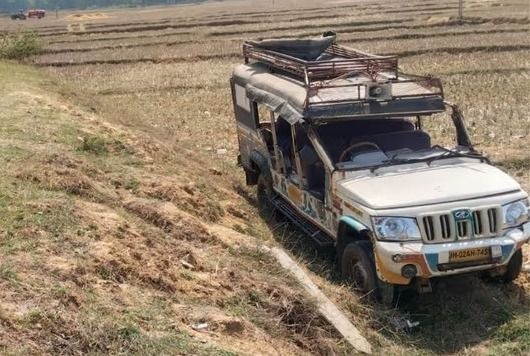 हजारीबाग में दर्दनाक सड़क हादसा: पिकअप गाड़ी पलटी, तीन की मौत, पांच घायल